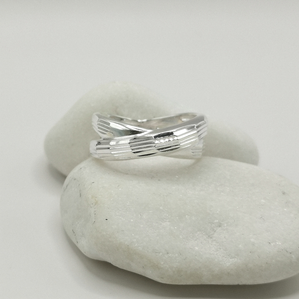 Crossover ring in sterling silver size 7 🆕 - Picture 7 of 8
